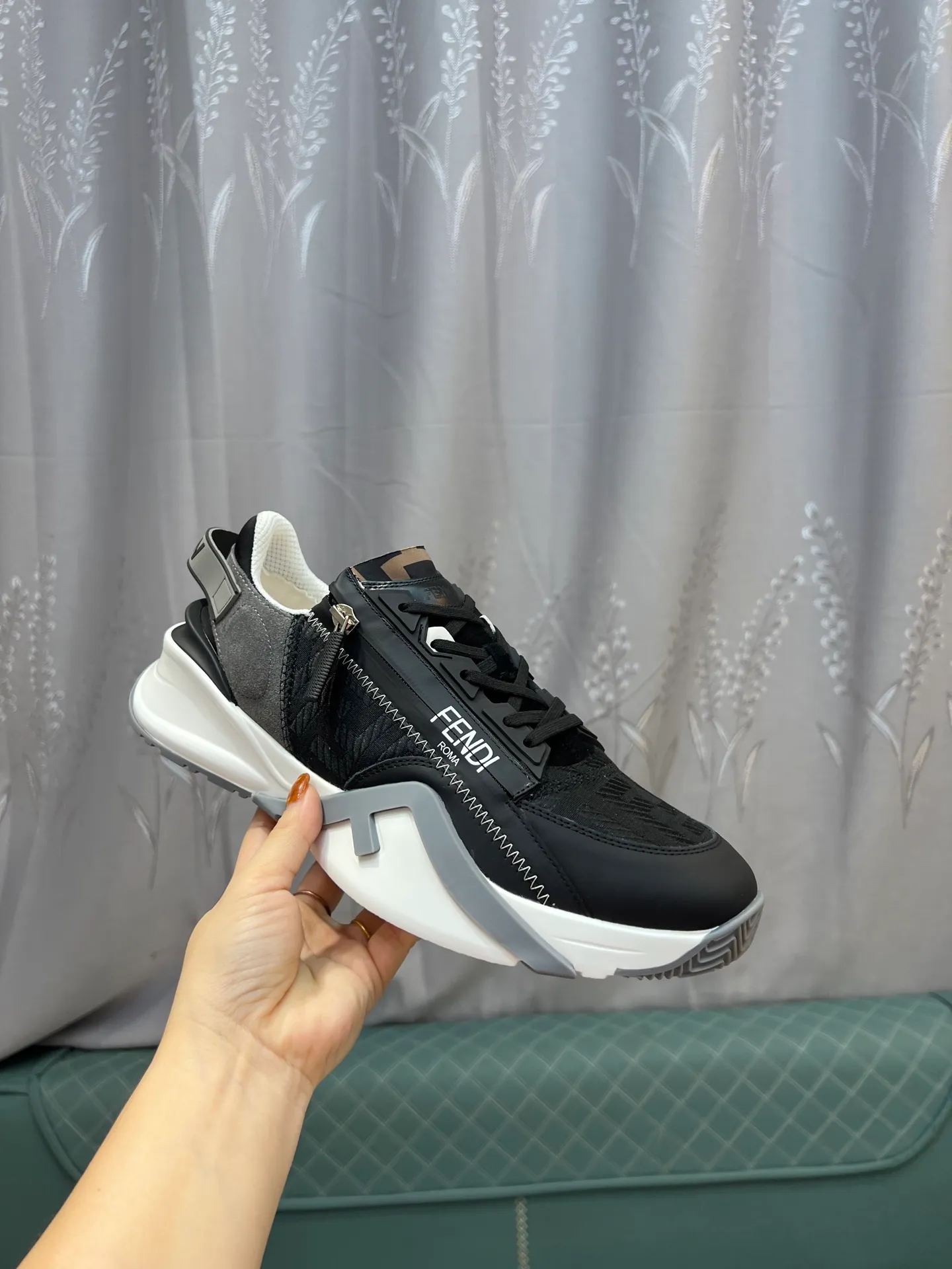 Men's shoes 💰540 FENDI men's fashionable casual shoes 👟Hot sale🔥 Official website 1:1 replica ⬆️Original quality - original leather - original breathable mesh lining original outsole 1:1 replica, code number 38-44 (45-46 customized)